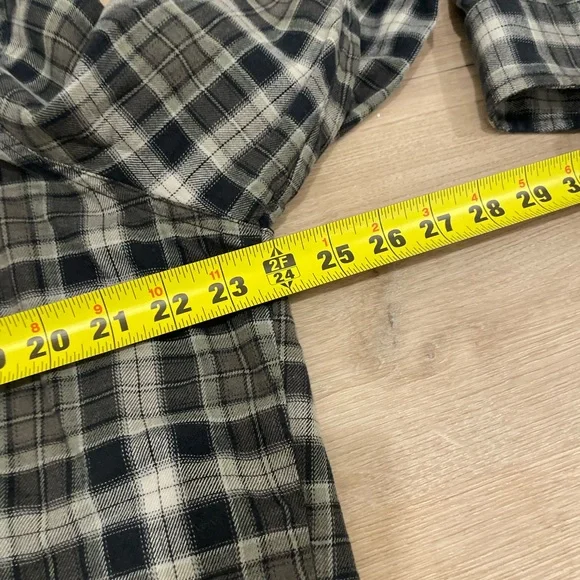 Kuhl Men's Black and Gray Plaid Button Down Shirt - Picture 5 of 6